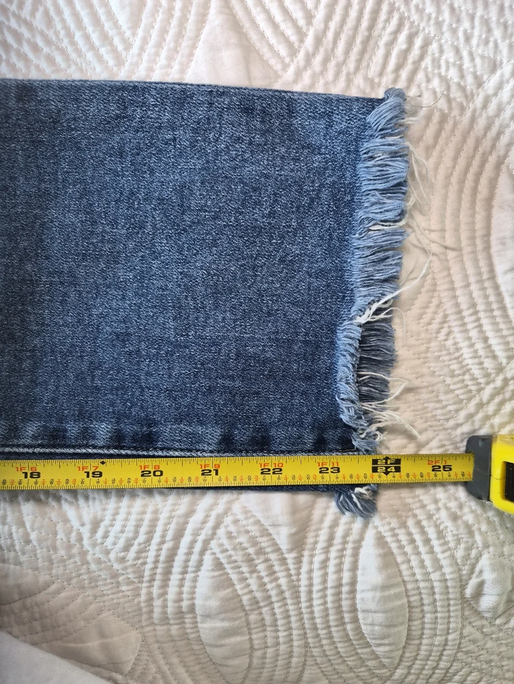 EUC PAIGE Cindy Crop in Imperial Tuned Hem 25